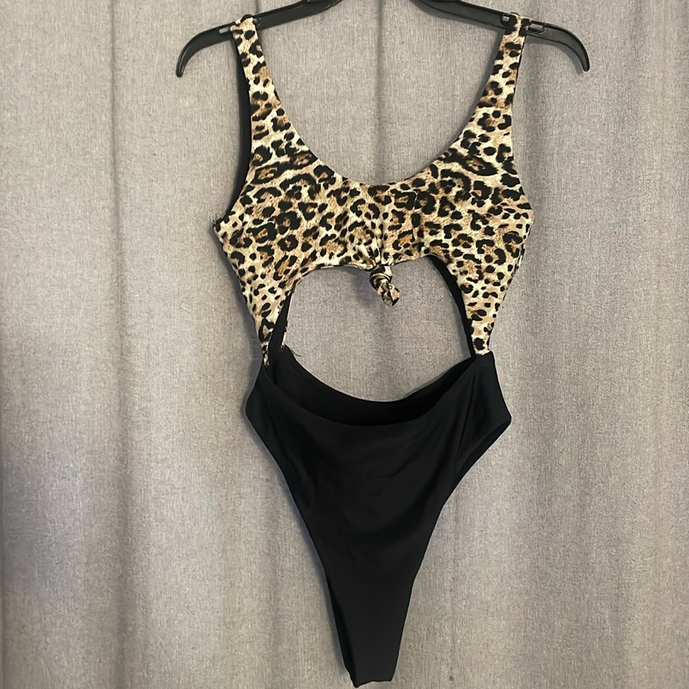High cut leopard print swimsuit/bathing suit Size S
